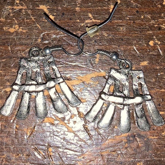 silver chandelier and artizan earrings - Picture 2 of 2